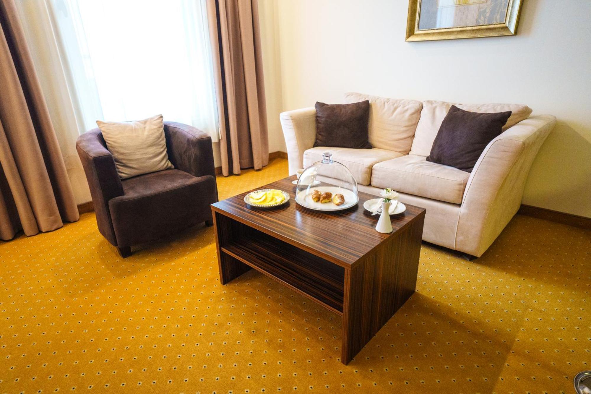 Hotel Monogram Park Ruma Exterior foto