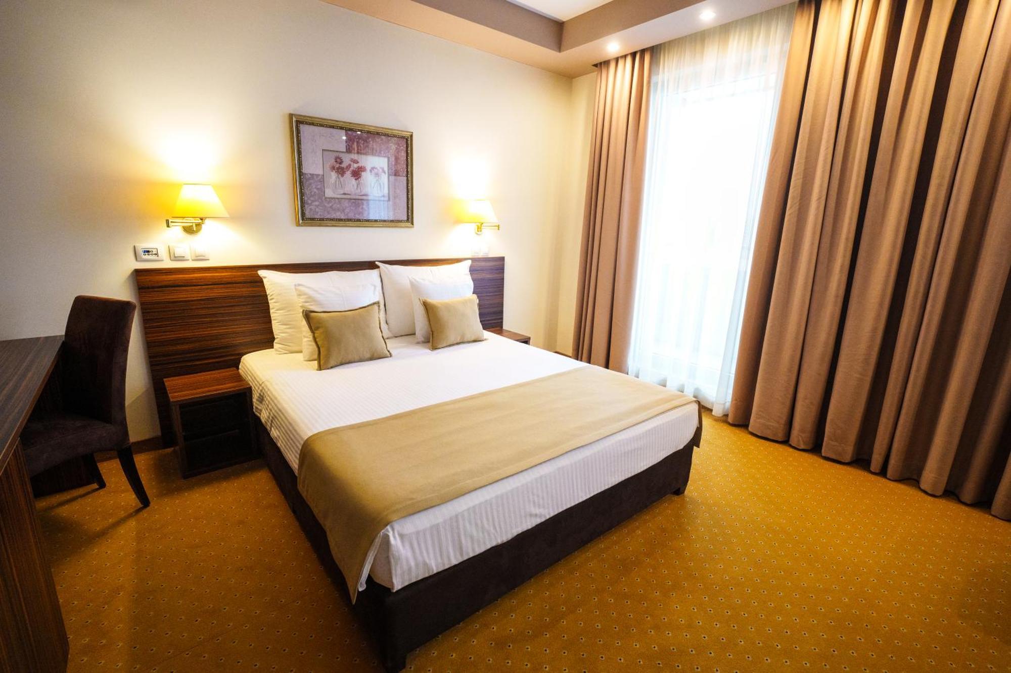 Hotel Monogram Park Ruma Exterior foto