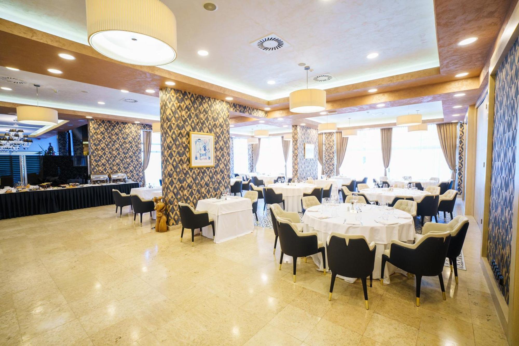 Hotel Monogram Park Ruma Exterior foto