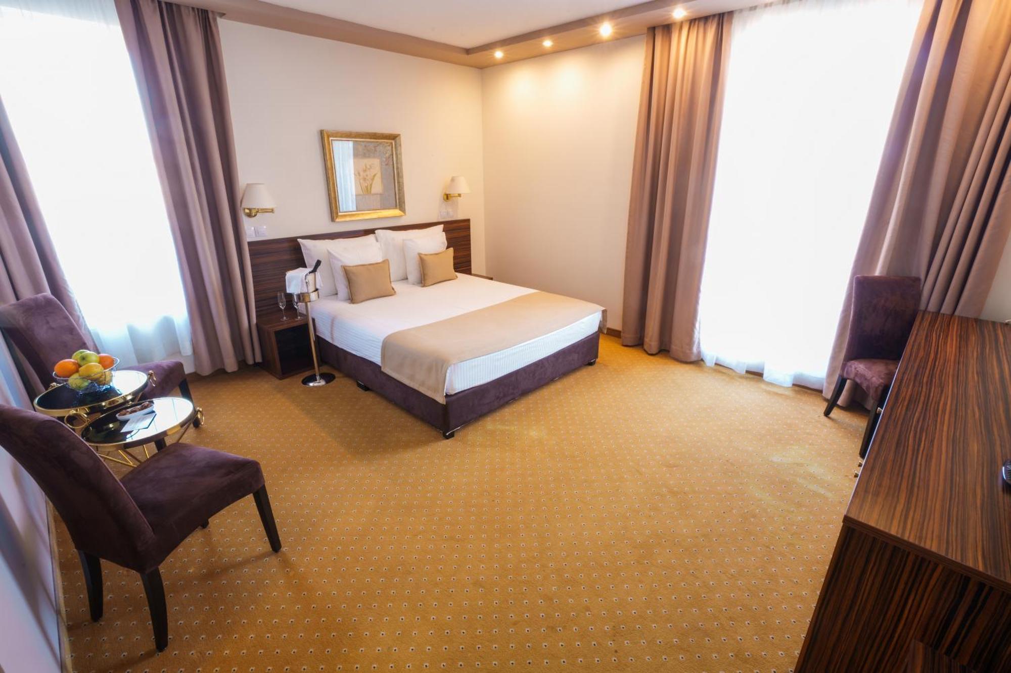 Hotel Monogram Park Ruma Exterior foto