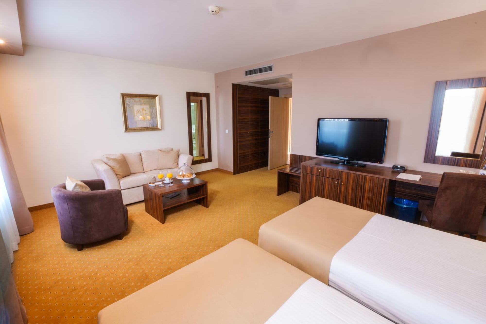Hotel Monogram Park Ruma Exterior foto